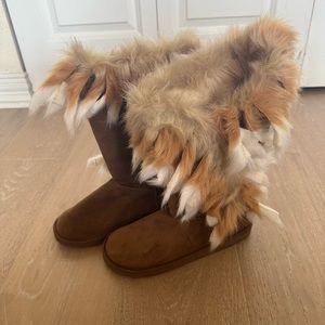chestnut fuzzy boot. Size 7 (fits like 7.5)